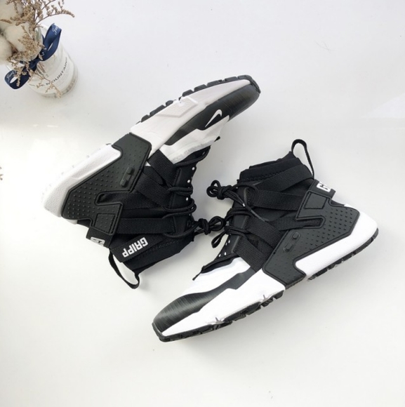 Nike Shoes Nike Air Huarache Gripp Black White Nwt 3 Poshmark